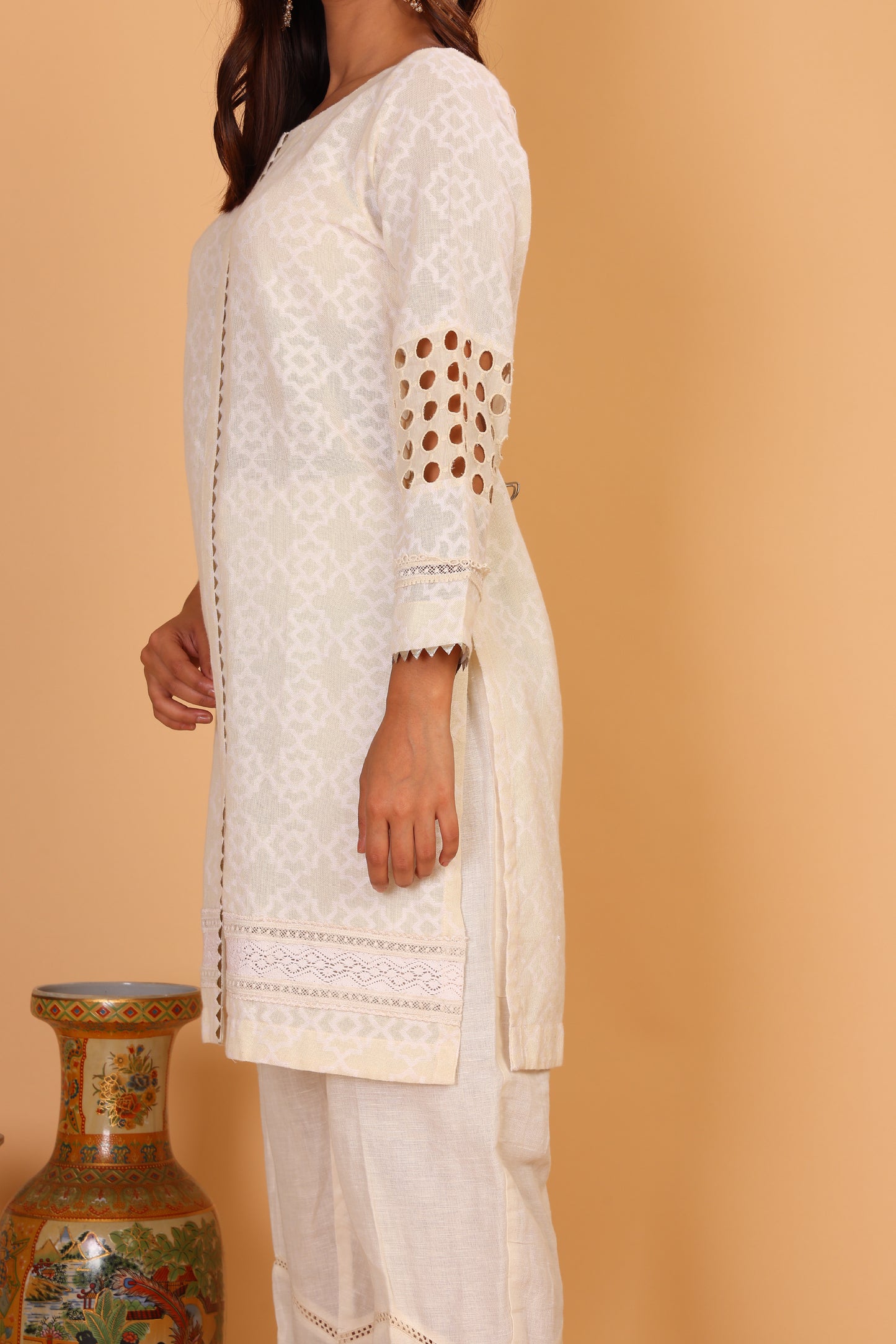 Off white textured kurta with lace detailing and pants