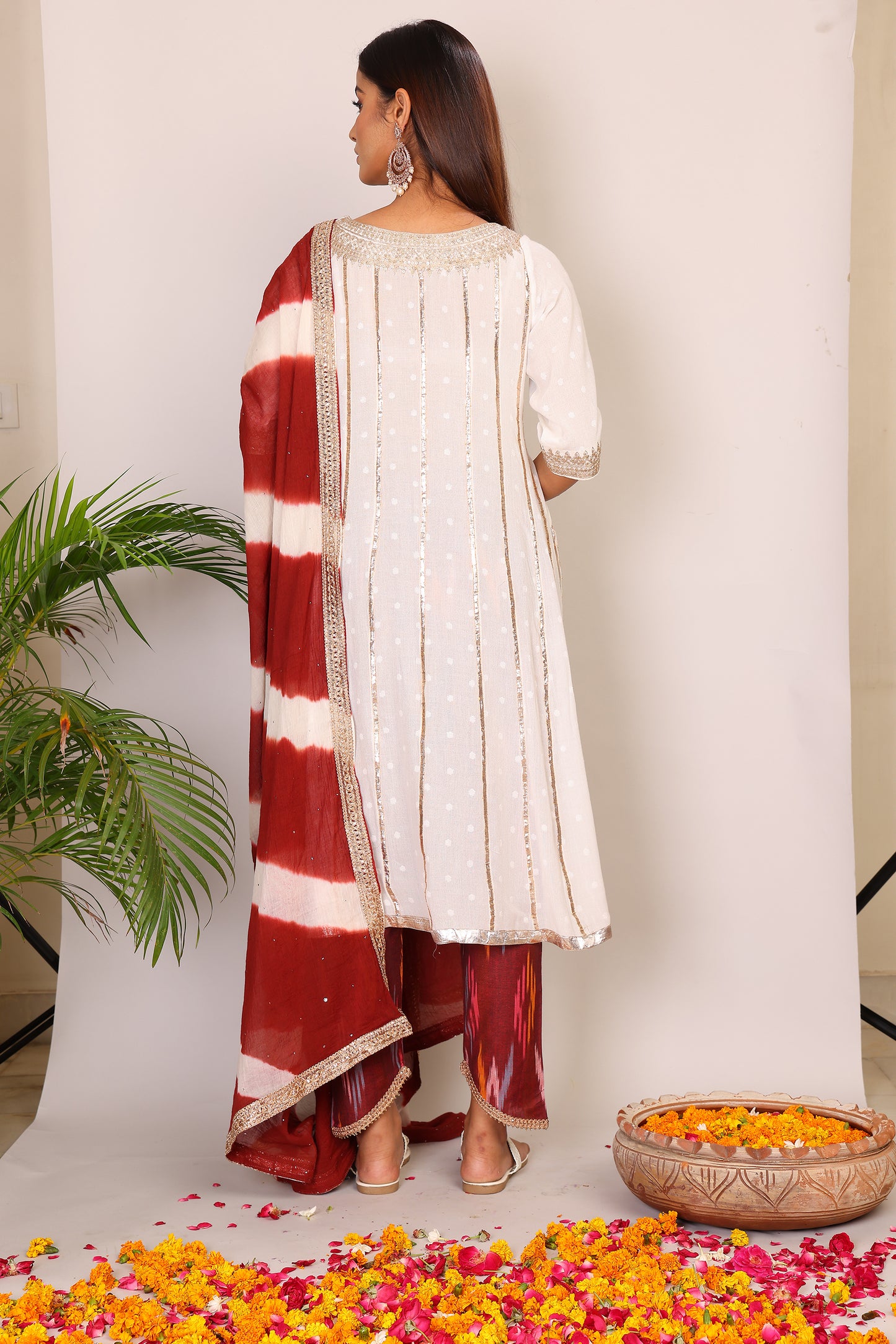 Embroidered Ivory kurta with leheriya dupatta and pants