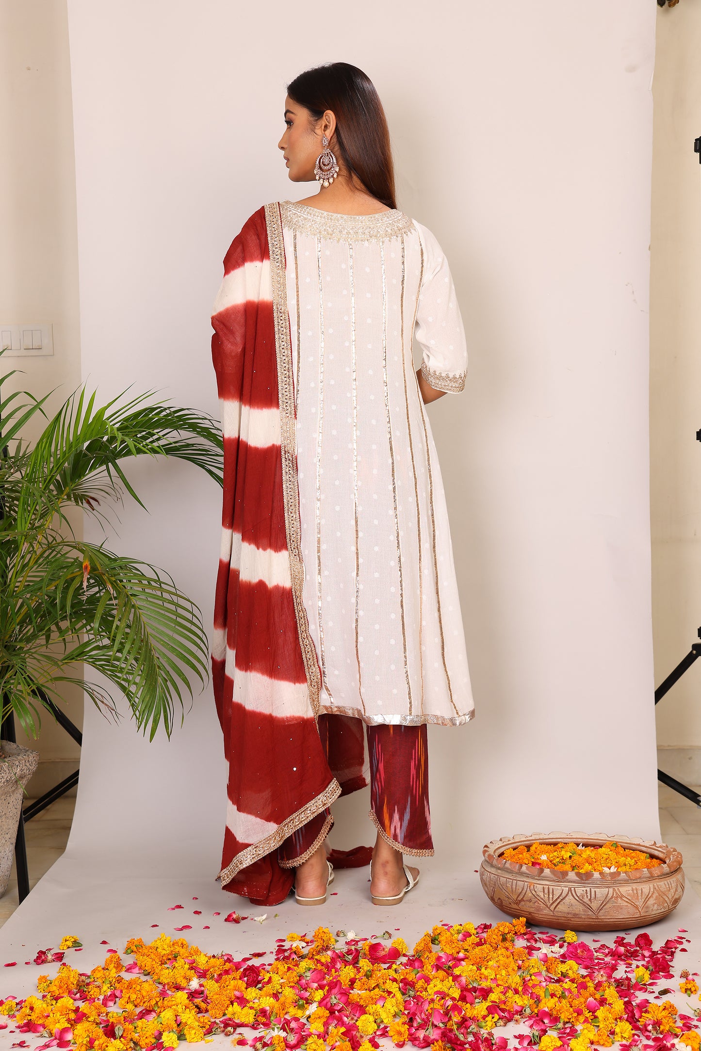 Embroidered Ivory kurta with leheriya dupatta and pants