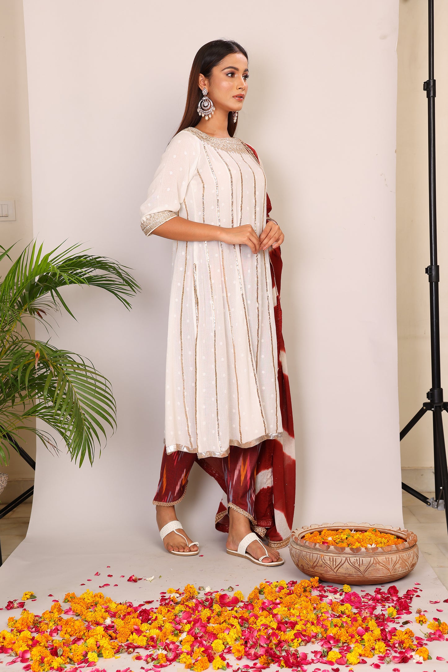 Embroidered Ivory kurta with leheriya dupatta and pants