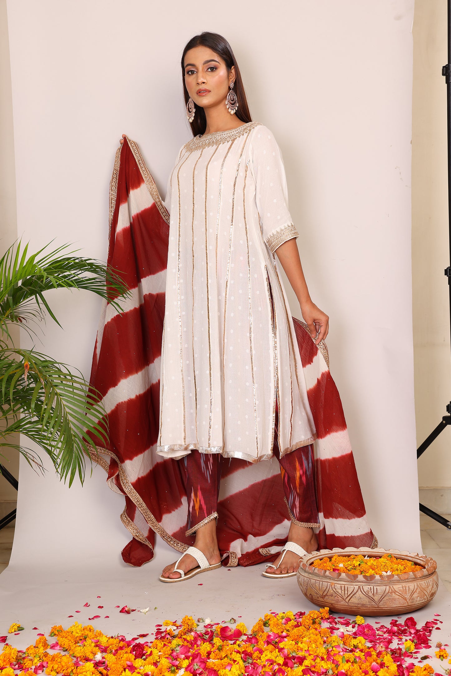 Embroidered Ivory kurta with leheriya dupatta and pants