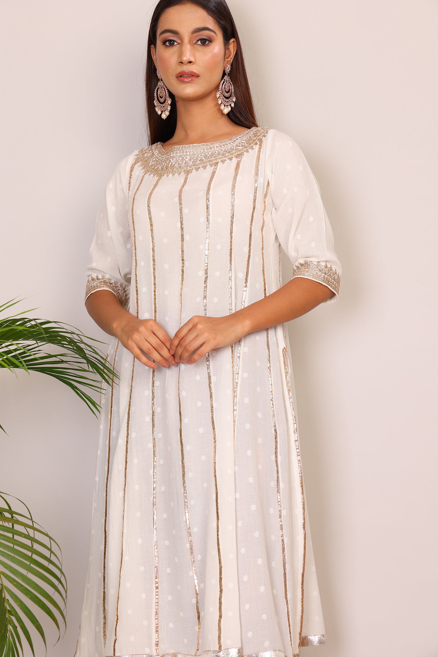 Embroidered Ivory kurta with leheriya dupatta and pants