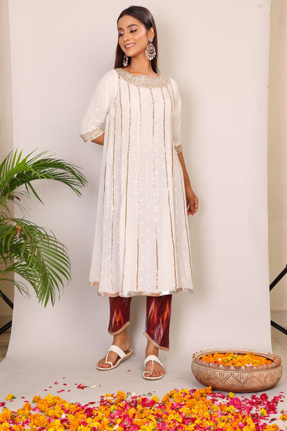 Embroidered Ivory kurta with leheriya dupatta and pants