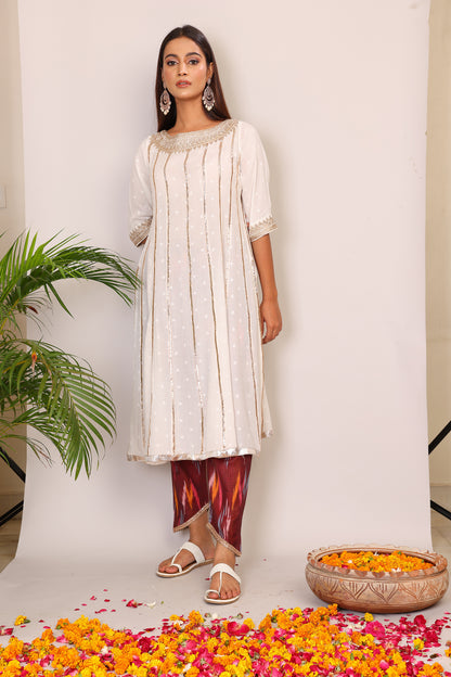 Embroidered Ivory kurta with leheriya dupatta and pants