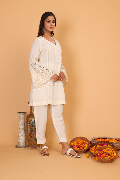 Off white textured kurta with lace detailed sleeves  and pants