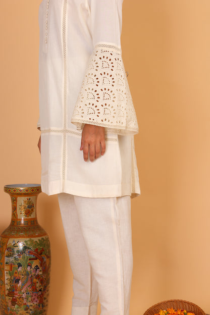 Off white textured kurta with lace detailed sleeves  and pants