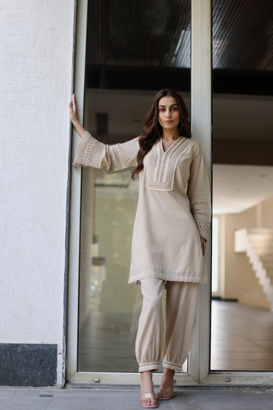 Beige Tunic jute Detail