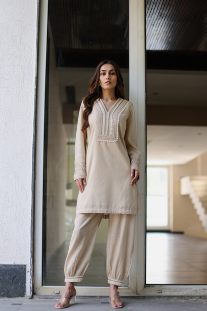 Beige Tunic jute Detail