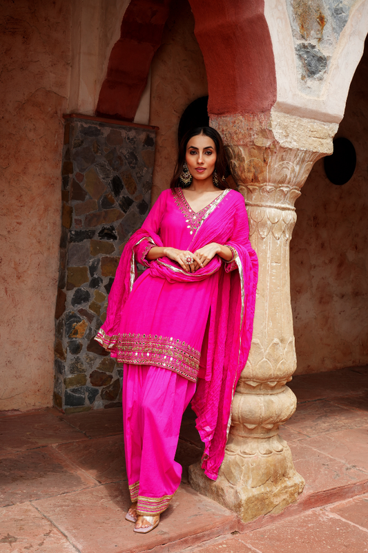 A Fuchsia V-neckline Kurta Set
