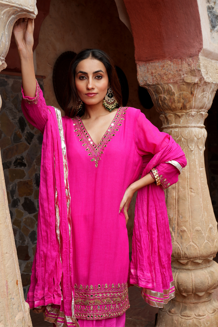 A Fuchsia V-neckline Kurta Set