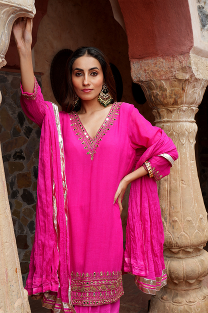 A Fuchsia V-neckline Kurta Set