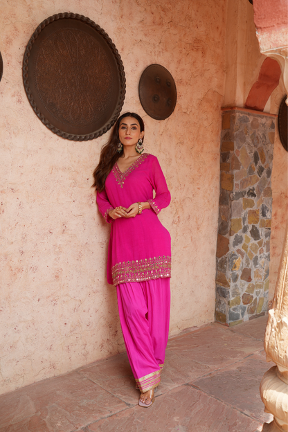 A Fuchsia V-neckline Kurta Set