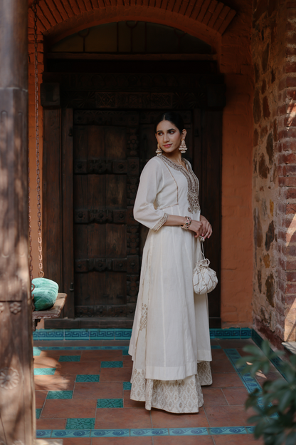 Kurta with zari embroidery on the yoke withnblock printed skirt