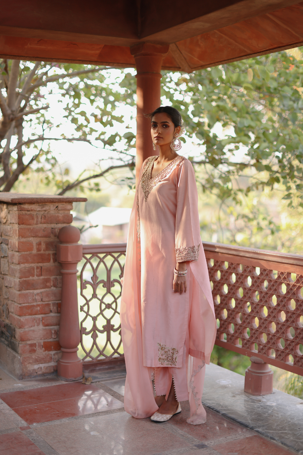 Straight kurta with V neck and slit sleeves and pants