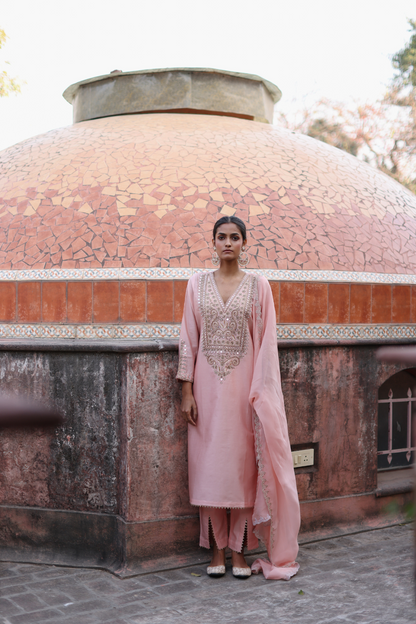 Pink straight kurta with embroidery with slit pants and organza dupatta