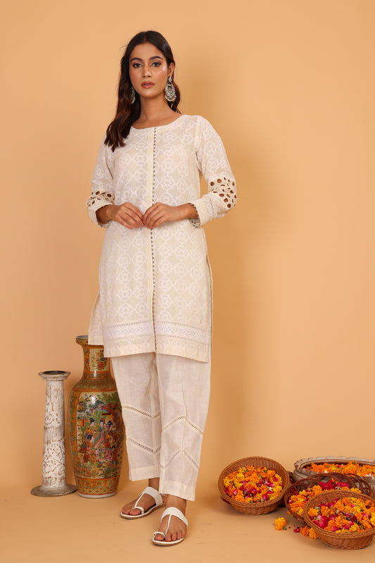 Off white textured kurta with lace detailing  and pants