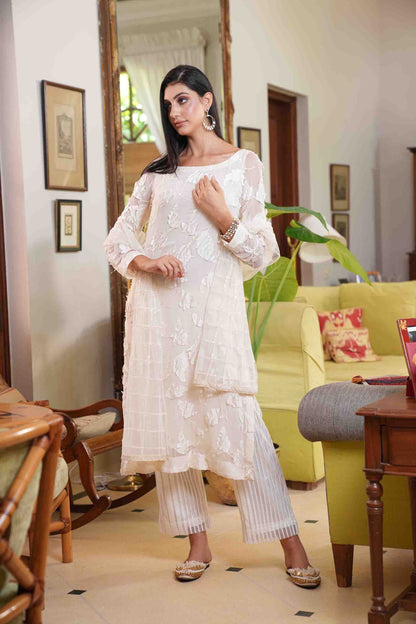 Embroidered kurta and pants in white