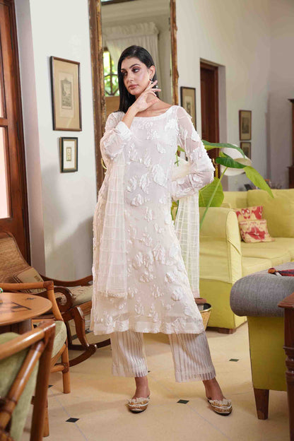 Embroidered kurta and pants in white