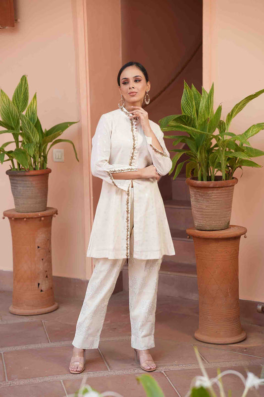 Straight kurta with neckline embroidery and pants