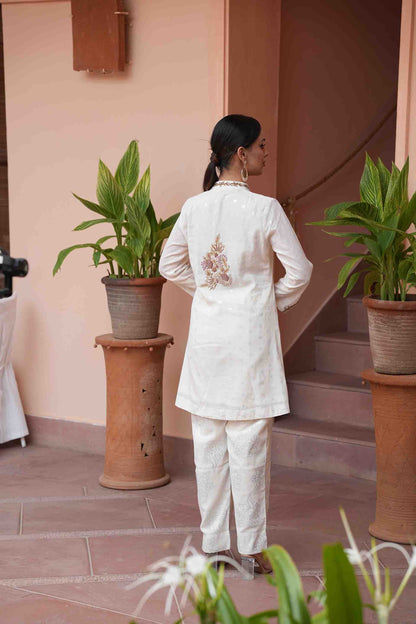 Straight kurta with neckline embroidery and pants