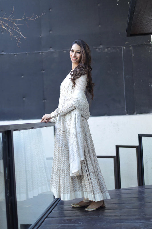 Sonakshi's ivory Daraz anarkali